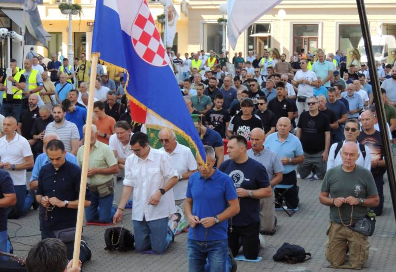 FOTO & VIDEO Održana najposjećenija i najmirnija prva subota u mjesecu na Trgu
