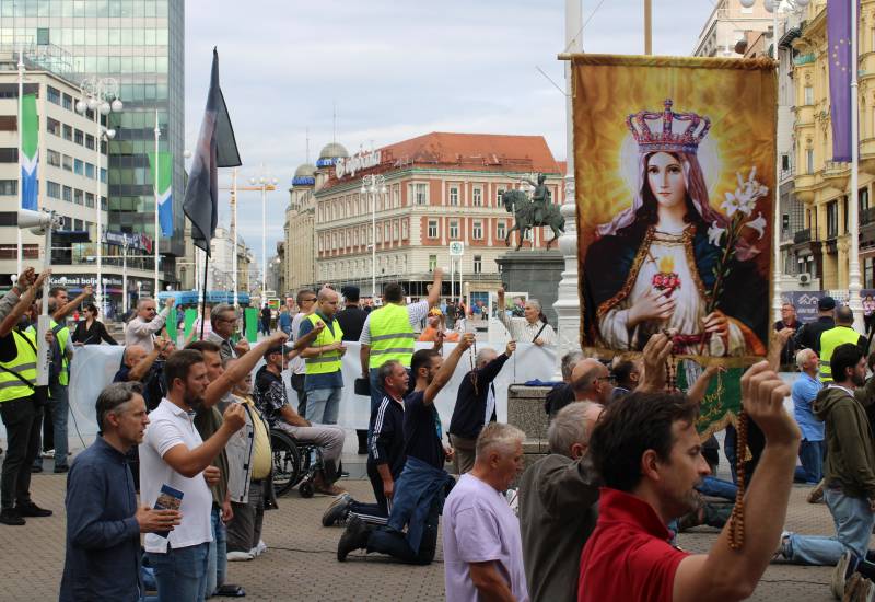 FOTO & VIDEO Održana još jedna milosna prva subota u mjesecu na Trgu